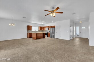 657 Bariloche Dr in Anthony, TX - Building Photo - Building Photo