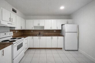 19255 NE 2nd Ave in Miami, FL - Building Photo - Building Photo