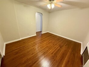 29 Smith St in Deer Park, NY - Foto de edificio - Building Photo