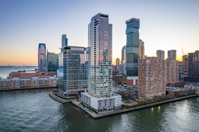 Crystal Point in Jersey City, NJ - Building Photo - Building Photo