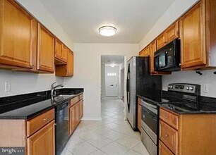 208 Commons Dr NW in Vienna, VA - Building Photo - Building Photo