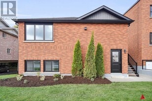 74 Church St in Stratford, ON - Building Photo