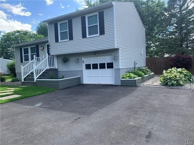 9479 Bygone Dr in Brewerton, NY - Building Photo - Building Photo