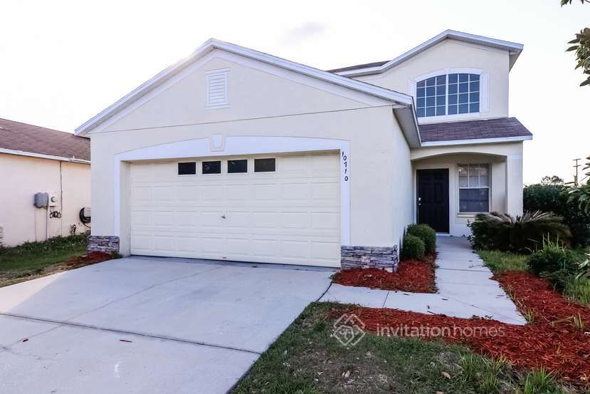 10710 Navigation Dr in Riverview, FL - Foto de edificio