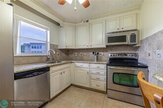 701 Lori Dr in Palm Springs, FL - Building Photo - Building Photo