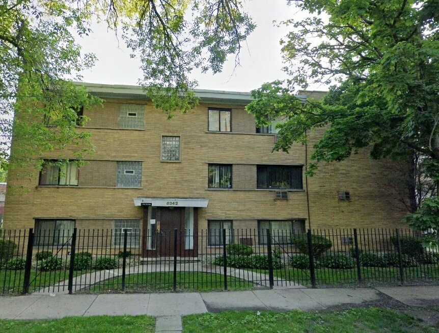 8342 S Ellis Ave in Chicago, IL - Building Photo