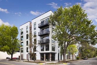 20th Place in Sacramento, CA - Foto de edificio - Building Photo