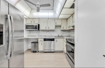 4172 Inverrary Dr in Lauderhill, FL - Building Photo - Building Photo