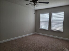 6090 Royal Port Ct in Bellview, FL - Building Photo - Building Photo