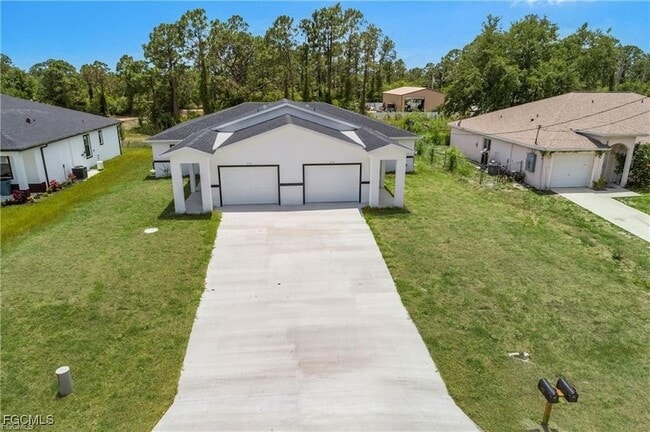 876 Apartment St in Lehigh Acres, FL - Building Photo - Building Photo