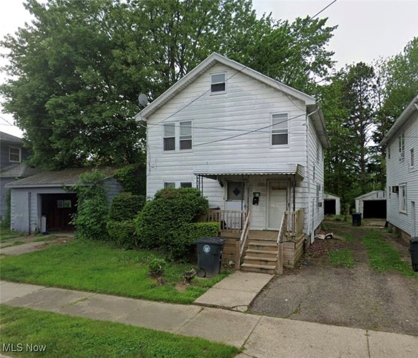 1038 Clay St in Akron, OH - Building Photo