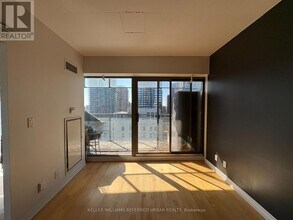 22 Wellesley St E in Toronto, ON - Building Photo - Building Photo