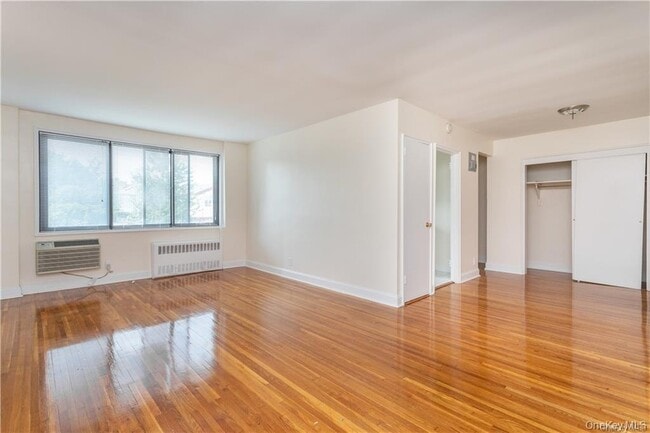 411 Bronx River Rd in Yonkers, NY - Building Photo - Building Photo