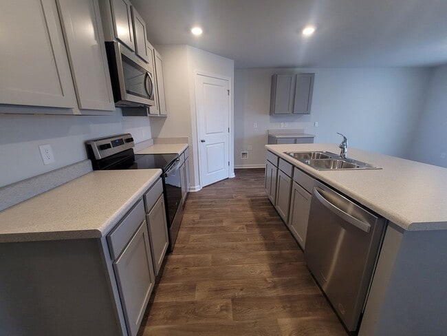 2214 Emerald Ave in Castle Hayne, NC - Building Photo - Building Photo