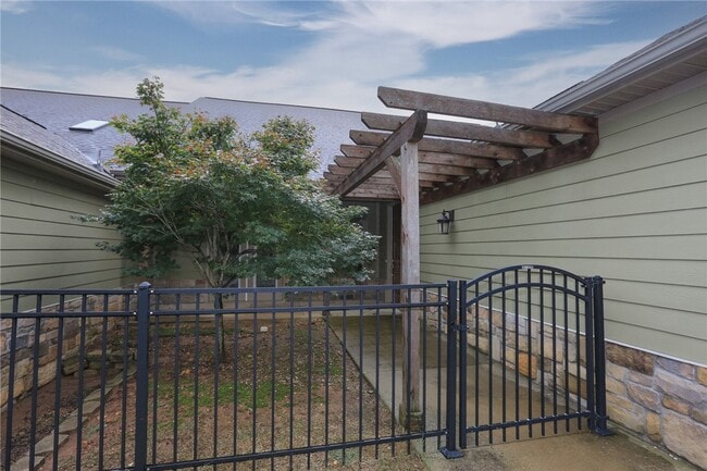 property at 2007 S Dixieland Rd