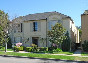 204 South Reeves Drive Apartments in Beverly Hills, CA - Building Photo - Building Photo