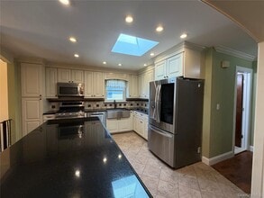 1261 Pea Pond Rd in North Bellmore, NY - Building Photo - Building Photo