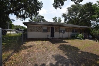 1803 Center St in Leesburg, FL - Foto de edificio - Building Photo