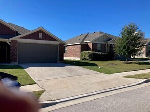5833 Casstello Dr in Round Rock, TX - Building Photo - Building Photo