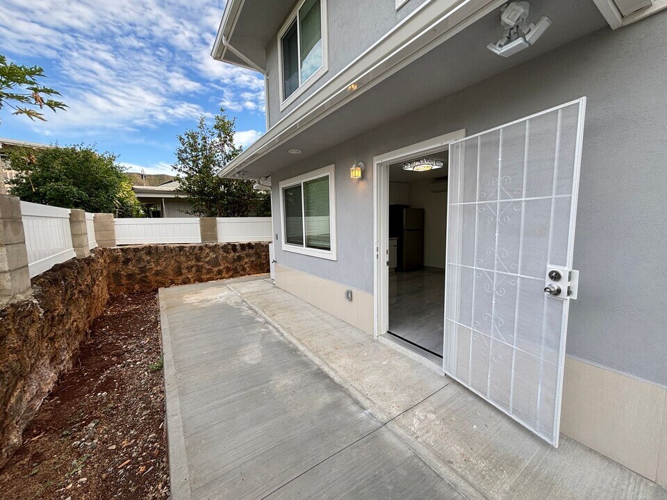 3243 Francis St-Unit -A (1 Bedroom) in Honolulu, HI - Building Photo