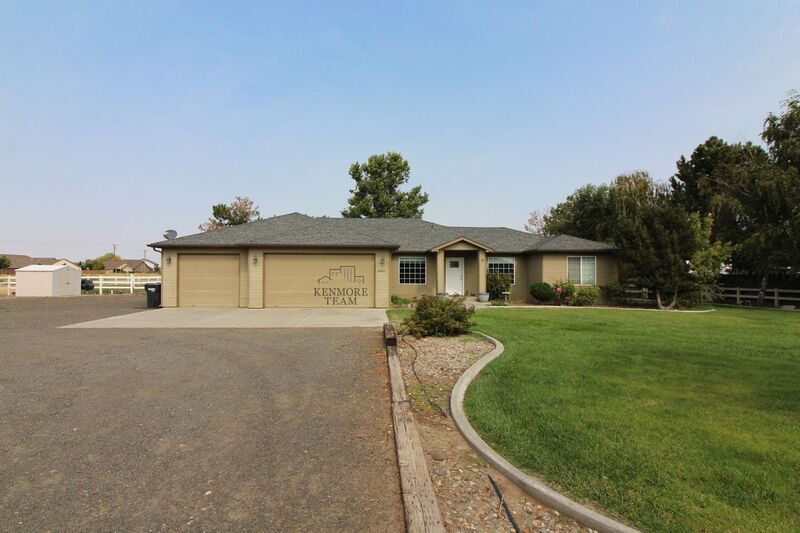 6050 Oasis St in West Richland, WA - Building Photo