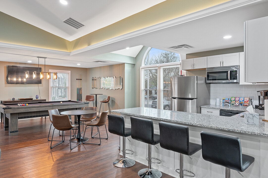 860 East in Cincinnati, OH - Building Photo