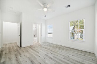 122 W Mulberry Ave in Wharton, TX - Building Photo - Building Photo