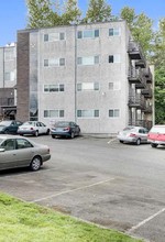 Skyline Apartments in Seattle, WA - Building Photo - Building Photo