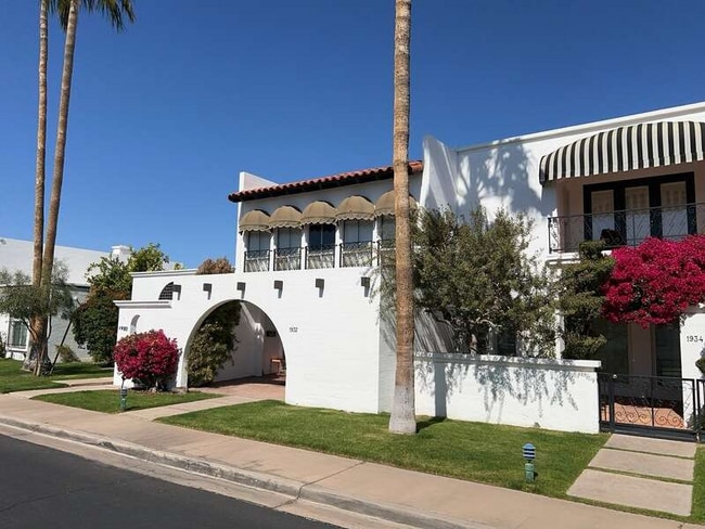 property at 1932 E Medlock Dr
