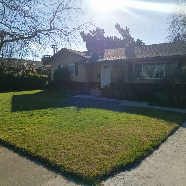 1825 College Ave in Modesto, CA - Building Photo - Building Photo