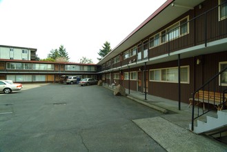 Iron Ridge Apartments in Burien, WA - Building Photo - Building Photo