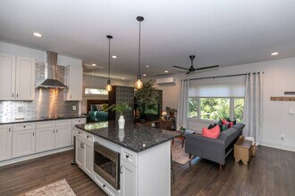 1084 Sanders Ave SE, Unit FL1-ID1261333P in Atlanta, GA - Foto de edificio - Building Photo