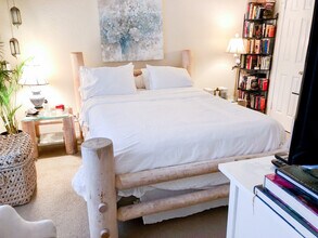 5200 Martel Ave, Unit Condo near SMU and Mock. in Dallas, TX - Building Photo - Building Photo