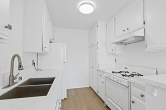 817 Hill St - Walk to Main St and the beach! in Santa Monica, CA - Building Photo - Building Photo