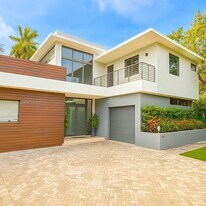 2550 Overbrook St in Miami, FL - Building Photo