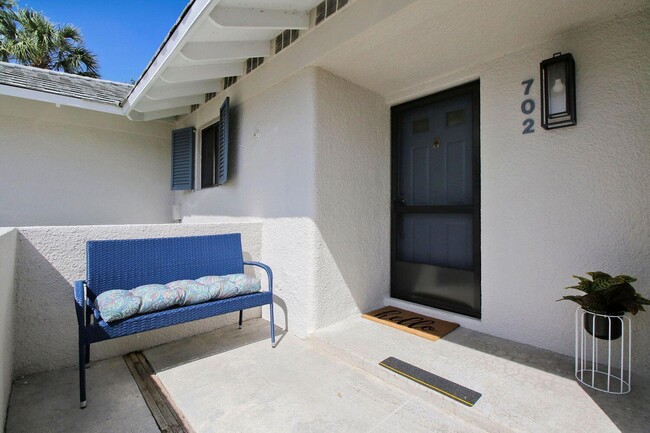 702 Club Dr in Palm Beach Gardens, FL - Building Photo - Building Photo