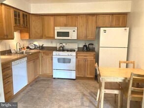9 Suntop Ct in Baltimore, MD - Building Photo - Building Photo