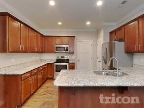 877 Juno Dr in Broadway, NC - Foto de edificio - Building Photo