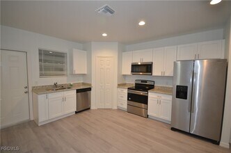 3210 Dr Martin Luther King Jr Blvd in Ft. Myers, FL - Building Photo - Building Photo