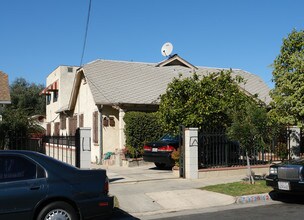 1225-1227 Kenmore Ave in Los Angeles, CA - Building Photo - Building Photo