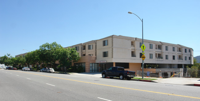 Montrose in Montrose, CA - Foto de edificio - Building Photo