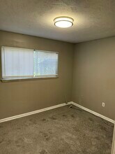 1063 Capri Cir in Jackson, MS - Building Photo - Building Photo