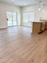 122 Memphis St in Liverpool, NY - Foto de edificio - Building Photo