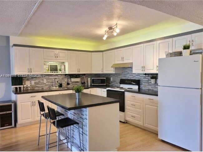 2061 NW 47th Terrace in Lauderhill, FL - Building Photo - Building Photo