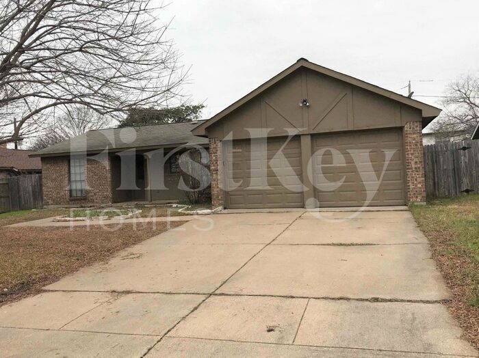 5613 Cork Ln, Unit 213 in Fort Worth, TX - Building Photo