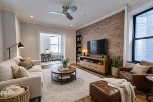 382 E 10th St in New York, NY - Building Photo