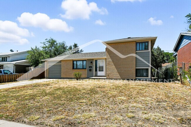 3207 Carson St in Aurora, CO - Foto de edificio - Building Photo