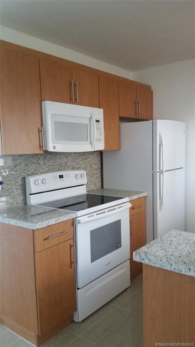 2312 Van Buren St-Unit -11 in Hollywood, FL - Building Photo - Building Photo