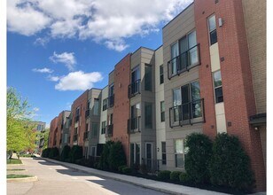 Whitfield Gardens in Cincinnati, OH - Building Photo - Interior Photo