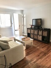 453 Greenwood Ave NE, Unit 3 in Atlanta, GA - Foto de edificio - Building Photo